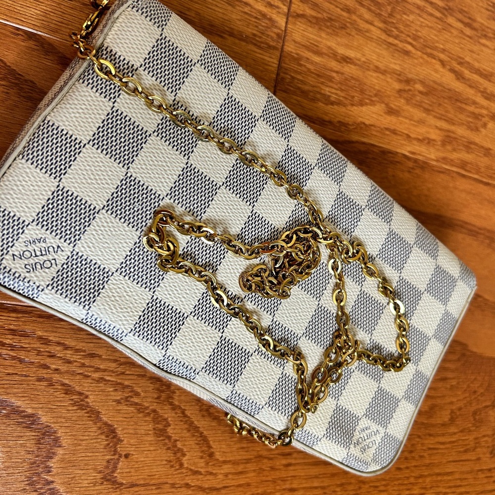 Authentic LOUIS VUITTON
Damier Azur Pochette Felicie Chain Wallet